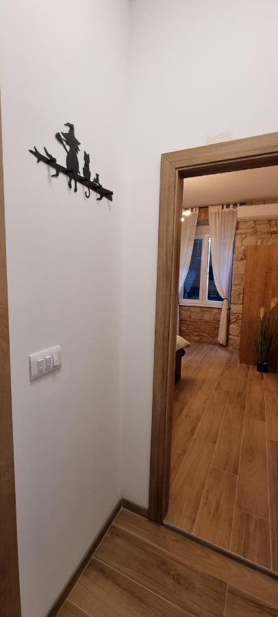 Apartman Kolura วิส ภายนอก รูปภาพ